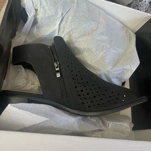 Never worn sz. 12 women’s Block heel